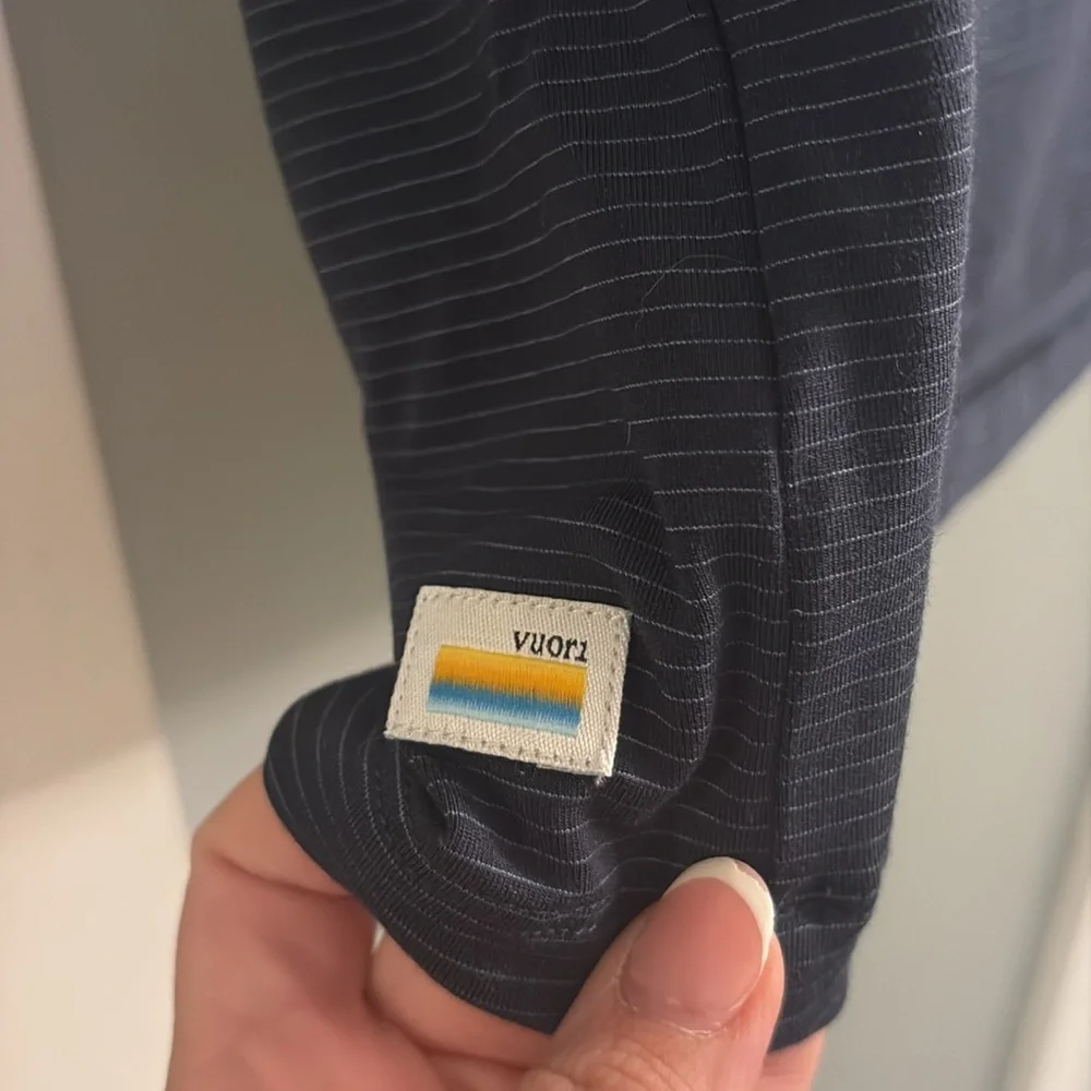 VUORI Linear Tech Tee MENS SIZE MEDIUM BLUE - Picture 9 of 10